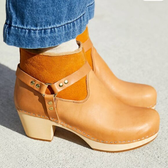 Swedish Hasbeens Shoes - Swedish Hasbeens Rivet Clog‎ Boot  Leather Cognac